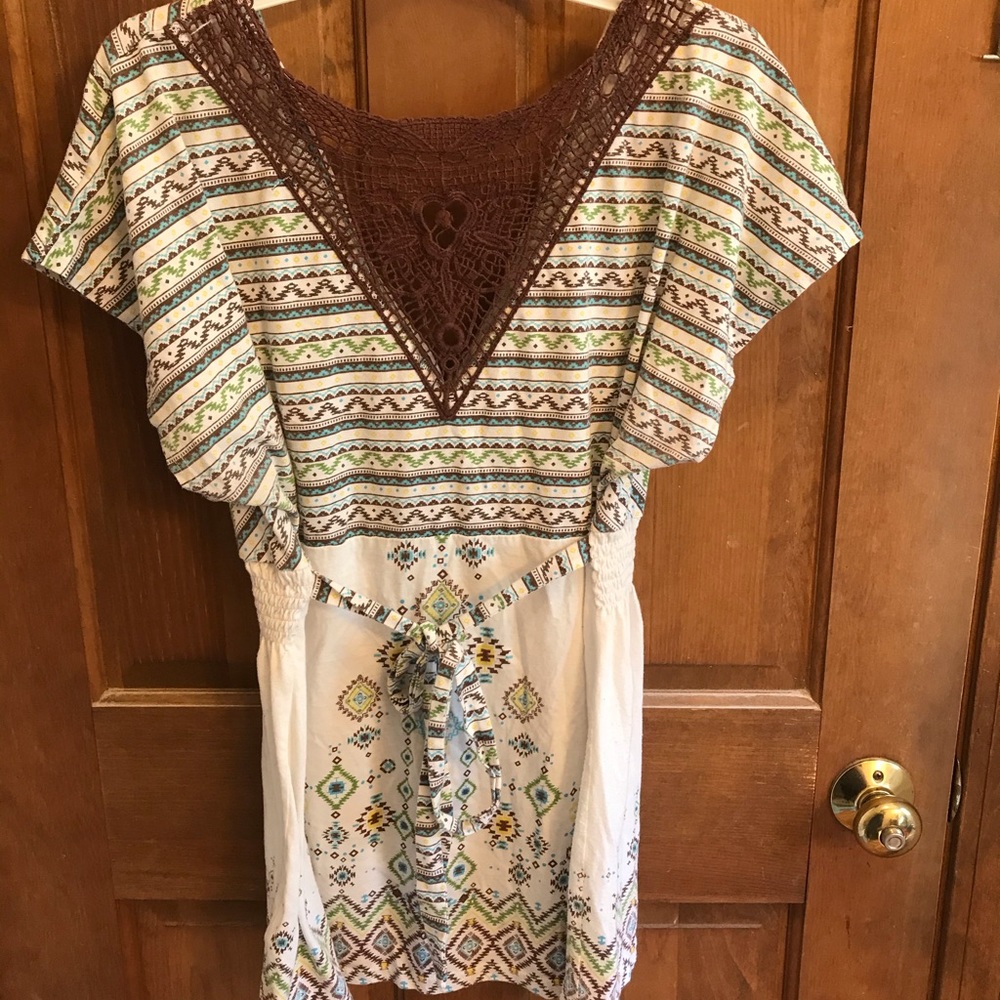 Empire waist shirt with crochet back - Picture 4 of 6